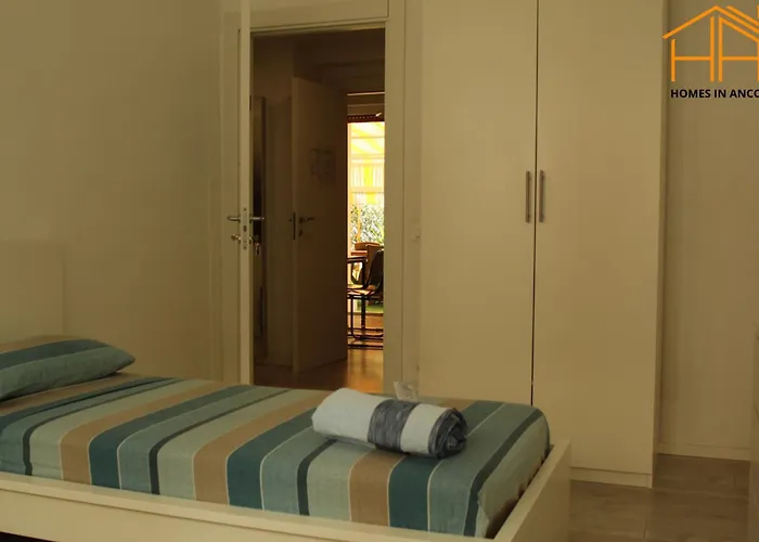 Carloalberto23- Rooms By Homes In Ancona Lägenhet