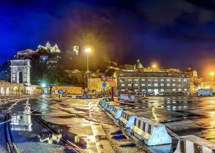 Carloalberto23- Rooms By Homes In Ancona Lägenhet *