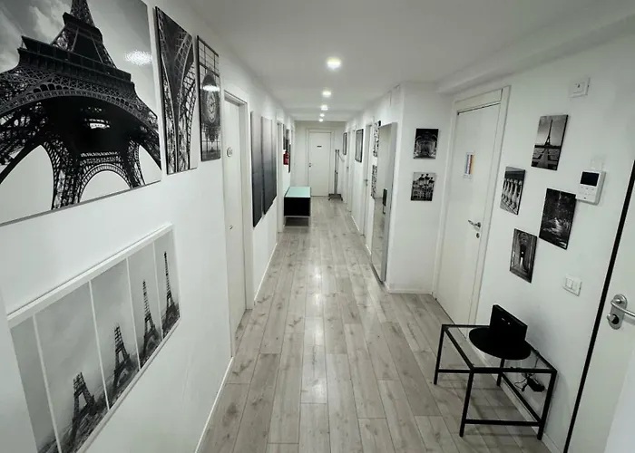 Lägenhet Carloalberto23- Rooms By Homes In Ancona